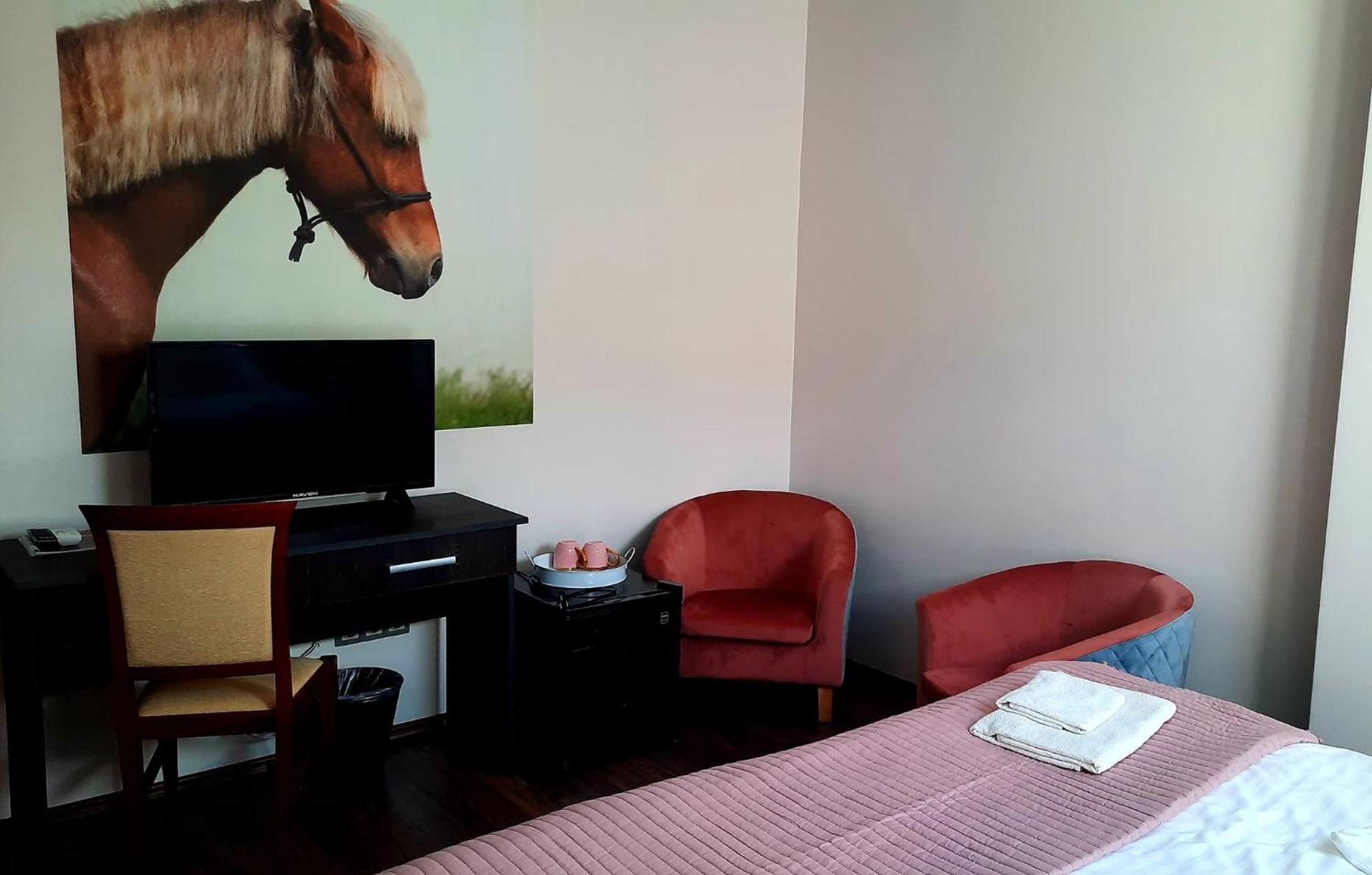Caballus Lovasmajor Panzio Nyíregyháza Esterno foto